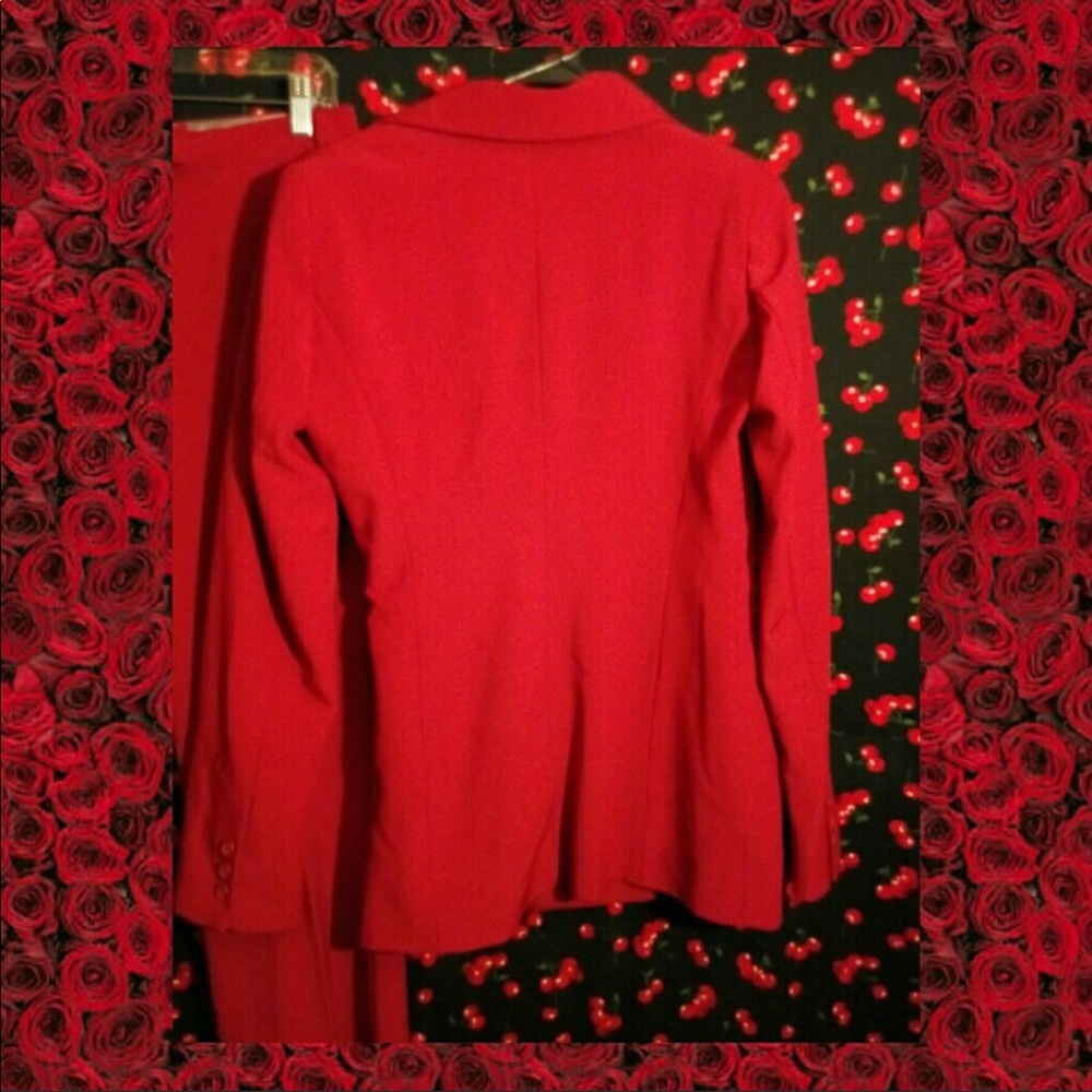 Red 2 piece pants suit - Picture 6 of 7